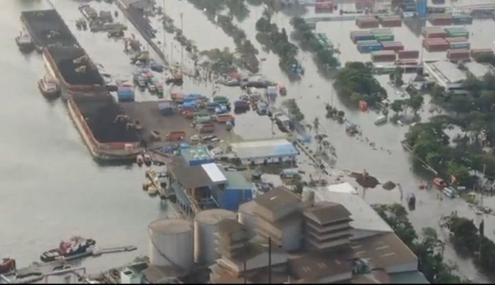 Foto Ini Jadi Bukti Kuat Bahwa Anies Baswedan Tak Pernah Tangani Permasalahan Banjir Dengan Baik di Jakarta, Sampai Heru Budi Turun Tangan