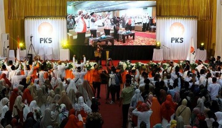 Kenaikan Biaya Haji Ditolak PKS