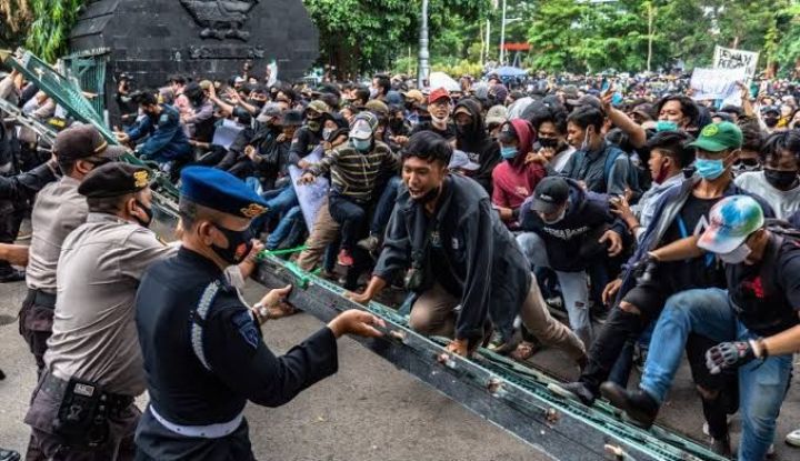 Buruh Demo Besar-besarakan di Depan DPR RI Hari Ini, TNI dan Polri Kawal Ketat