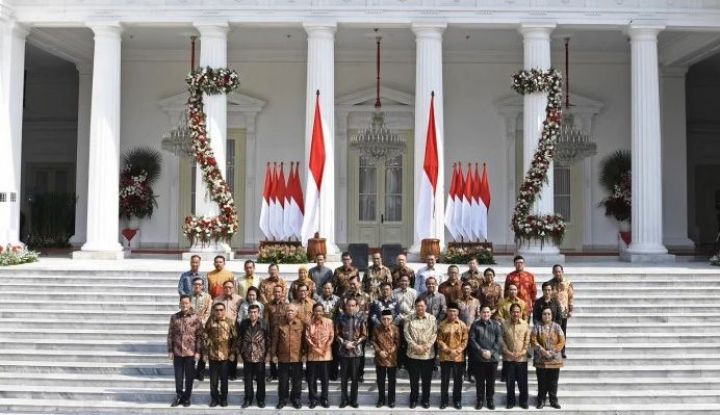 Negara di Ujung Tanduk Kehancuran, Tapi Para Pembantu Jokowi Justru Sibuk Nabung Elektabilitas, Bahkan Ada yang Sibuk TikTokan Juga Lho