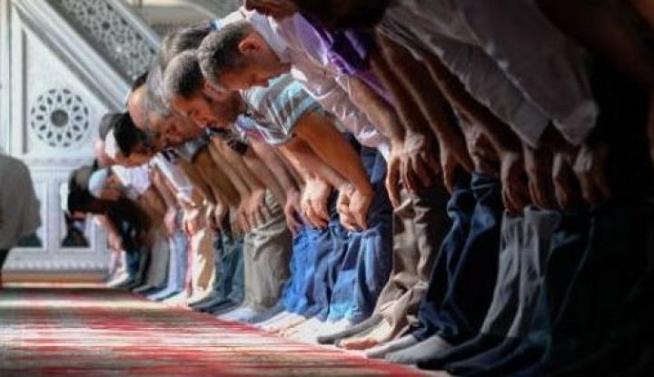 Mana Lebih Baik, Shalat Idul Fitri di Masjid atau Lapangan? Ini Penjelasan Ustadz Abdul Somad