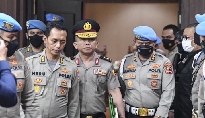 Jenderal Hoegeng Mungkin Lagi Nangis di Akhirat! Inilah 9 Barang Mewah yang Dipakai Para Polisi di Kasus Kematian Yosua