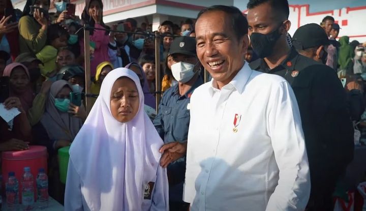 Tertawakan Anak SMA yang Menangis dan Marah, Jokowi Justru Banjir Pujian Dari Warganet