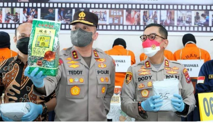 Update Terbaru Kasus Teddy Minahasa, Ada Polisi Lain yang Lebih Duluan Nyolong Sabu Barbuk?