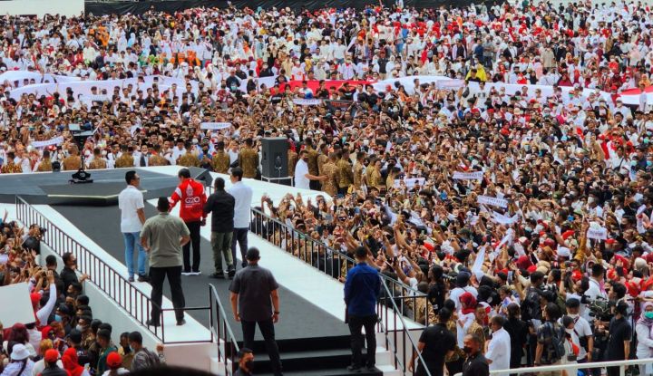 Nekat! Simpatisan FPI Ini Maki-maki Jokowi Sambil Nantang Polisi dan TNI Gara-gara Pertemuan Relawan di GBK