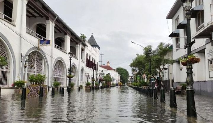Kota Lama Semarang Direndam Banjir, Kader Demokrat Ini Sebut Mirip Sama…