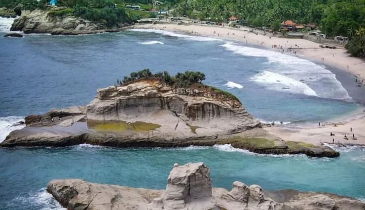 Keindahan Tersembunyi Pacitan Pantai Klayar Dengan Pengalaman Landscape Dari Bukit