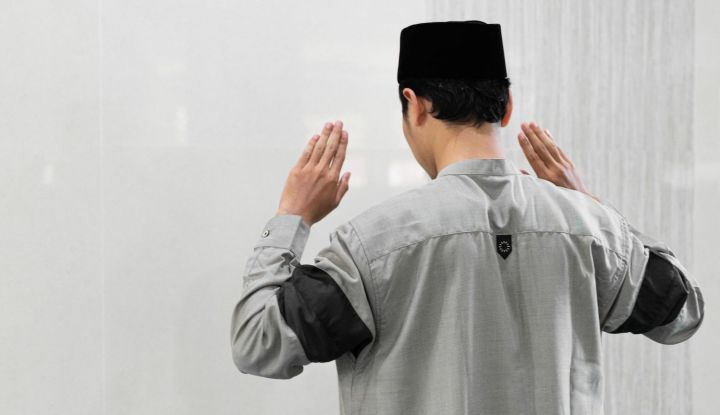 Masuk Masjid saat Azan Berkumandang, Lebih Baik Langsung Shalat atau Duduk? Ini Penjelasan Buya Yahya