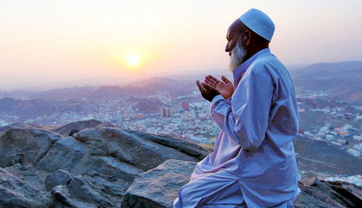 6 Ciri-Ciri Orang Shalih Menurut Al-Qur’an. Ada yang Merasa?
