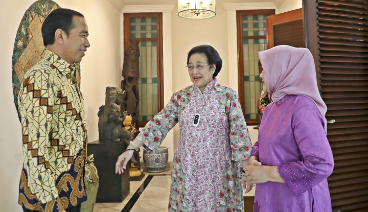 Jokowi Pamer Momen Gandeng Tangan Megawati, Politikus PDIP: Tampak Ikatan Emosional Hubungan Ibu dan Anak