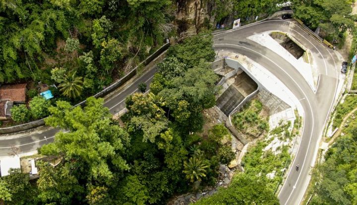 Jembatan Canggar Batu-Mojokerto yang Dianugerahi Keindahan Alam, Jadi Spot Foto Pengendara