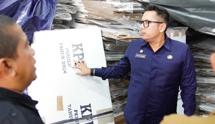 Tinjau Gudang KPU, Pj Wali Kota Mojokerto Berpesan Jangan Golput Pemilu 2024