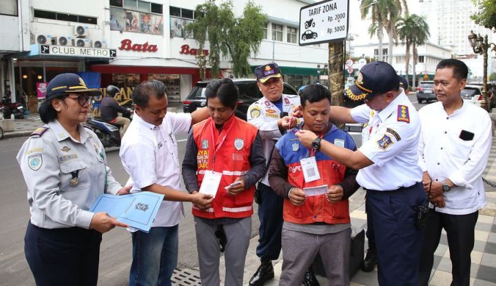 Pemkot Surabaya Meluncurkan Layanan Pembayaran Parkir Non Tunai Dengan QRIS